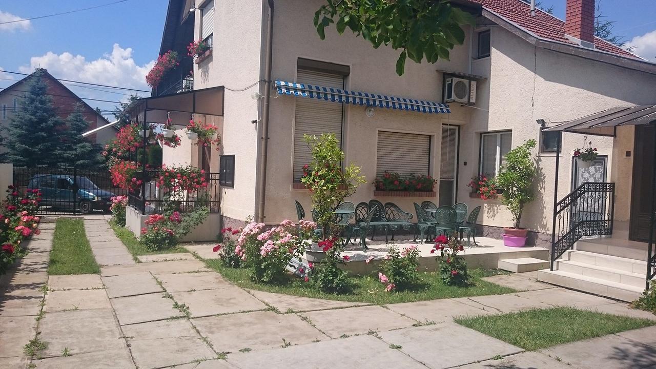 Gyulapartman Buitenkant foto